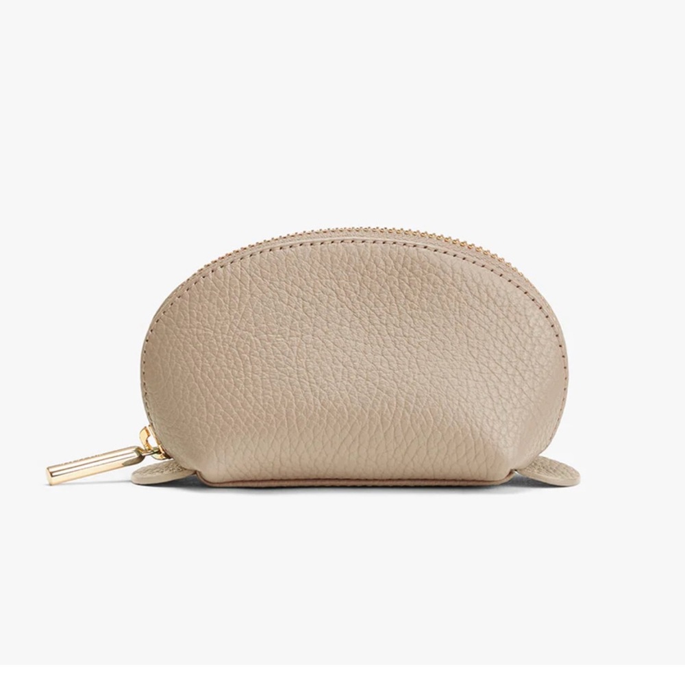 Cuyana mini travel case in stone - mint condition